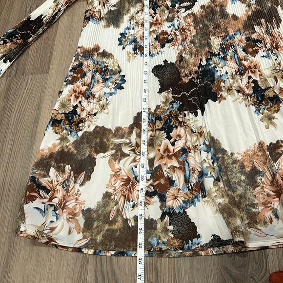 Floral long sleeve dress - Picture 7 of 10